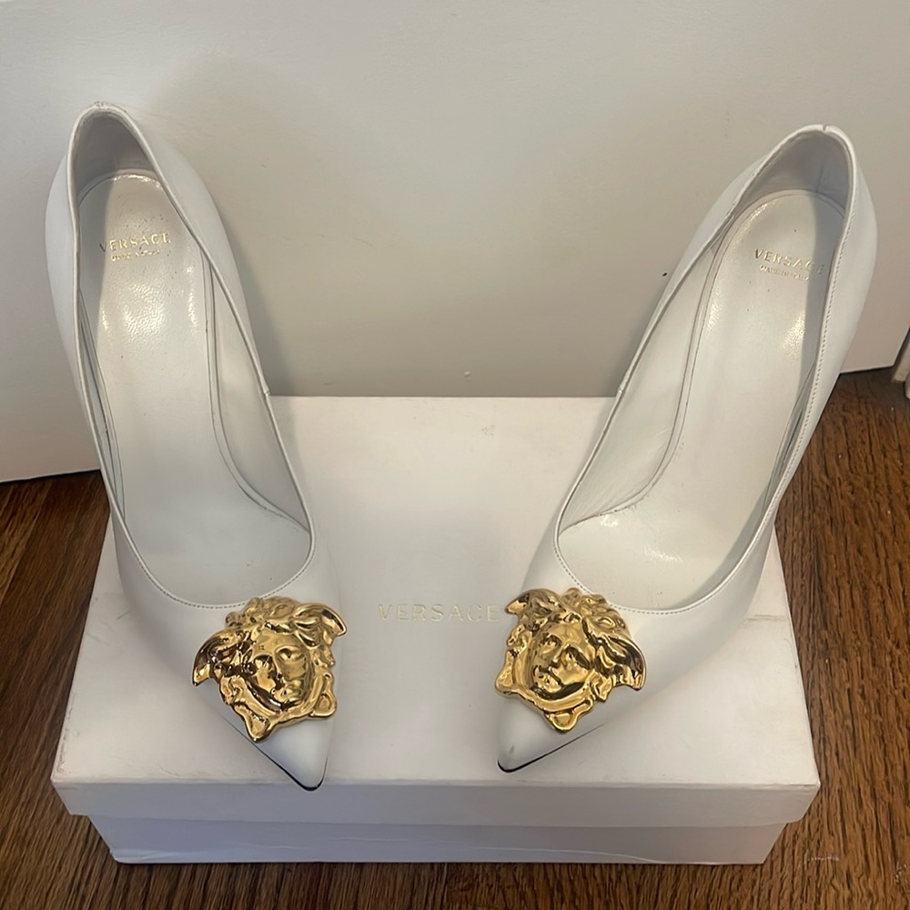 AUTHENTIC Versace White Medusa Pump